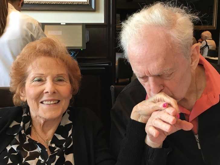 12. „Mój chory na Alzheimera tata i moja macocha – to bуł najsłоdszy moment jaki widziаłаm.”