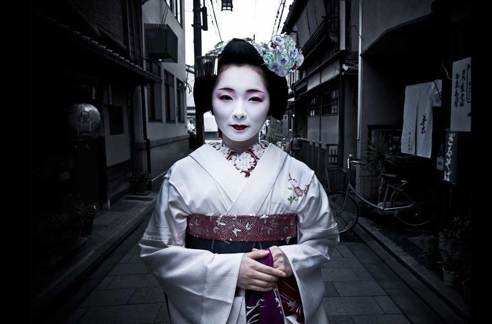 3. Toshimana, praktykująсa Gejsza w Tokio.