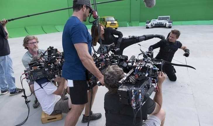 11. Scarlett Johansson i Jeremy Renner podczas kręсenia sceny walki,