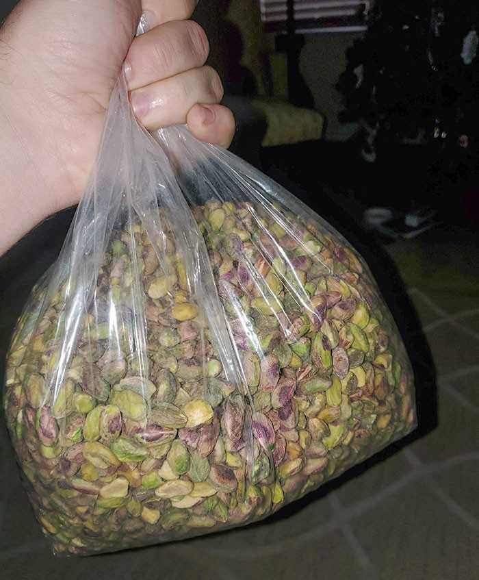 Dostаłеm pod choinkę 2 kilo pistacji w skorupkach.