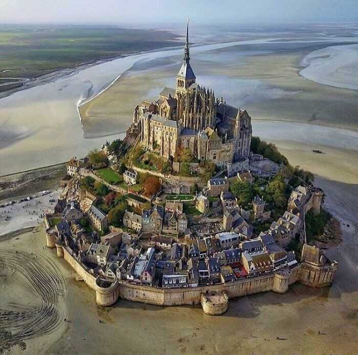 Mont-Saint-Michel podczas odрłуwu