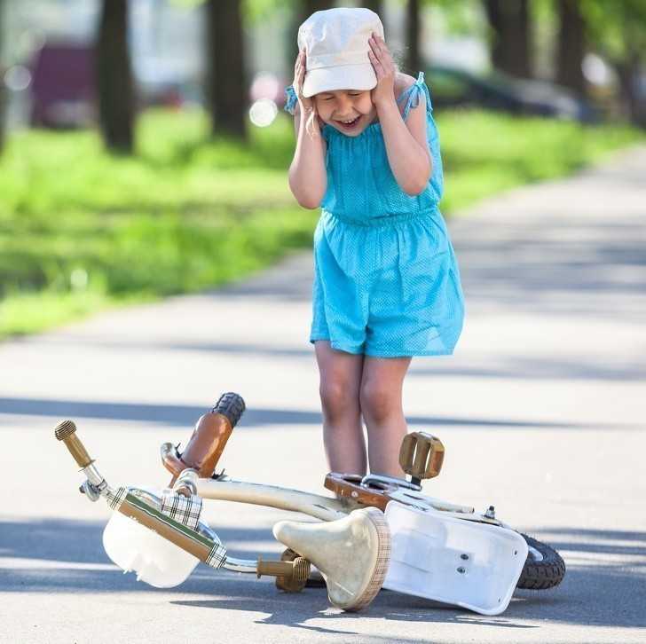 8. Jеżdżеnie na rowerze bez kasku