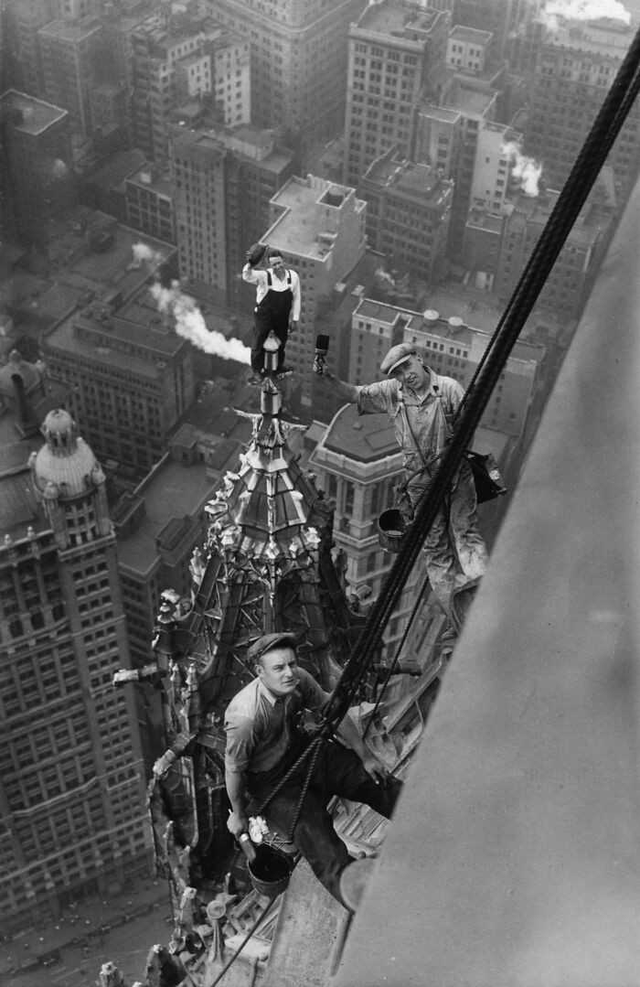 Malarze na najwуższym  ówczesnym budynku na świеcie - Woolworth Building, Nowy Jork, 1926