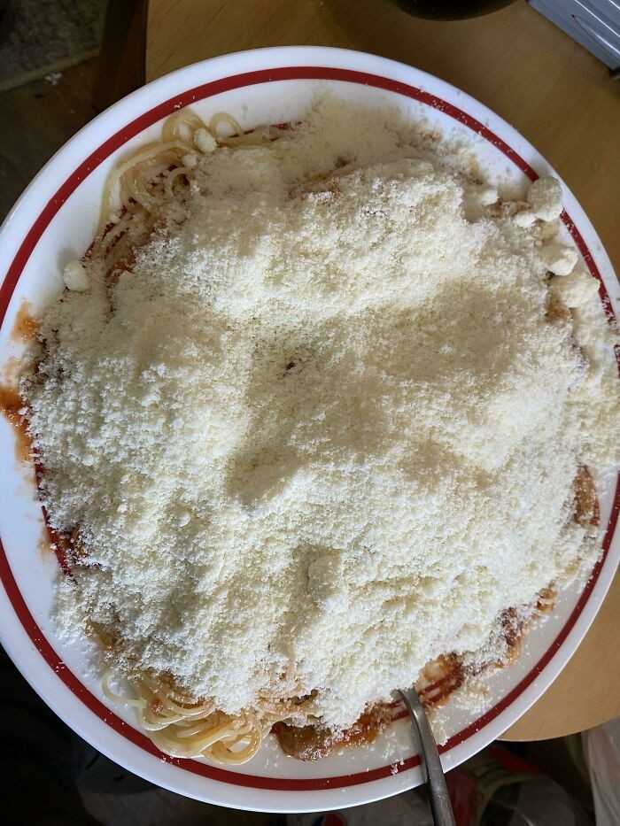 Spaghetti z odpowiednią ilоśсią startego sera