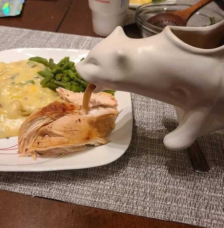 Porcelanowa sosjerka w ksztаłсie kota