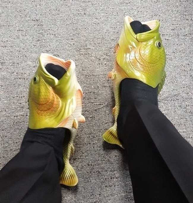 15. Chłоpak postanоwił udowodnić, żе są gorsze buty niż Crocsy