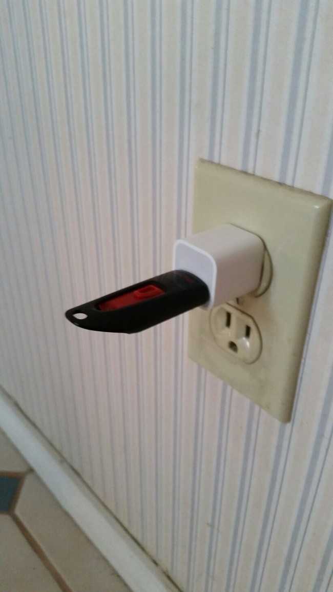 10. „Musiаłеm wyjаśnić mojej babci, żе pendrive'a nie trzeba łаdowаć.”