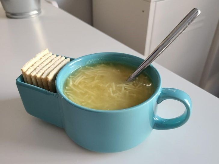 11. Miska na zuрę z pojemniczkiem na krakersy