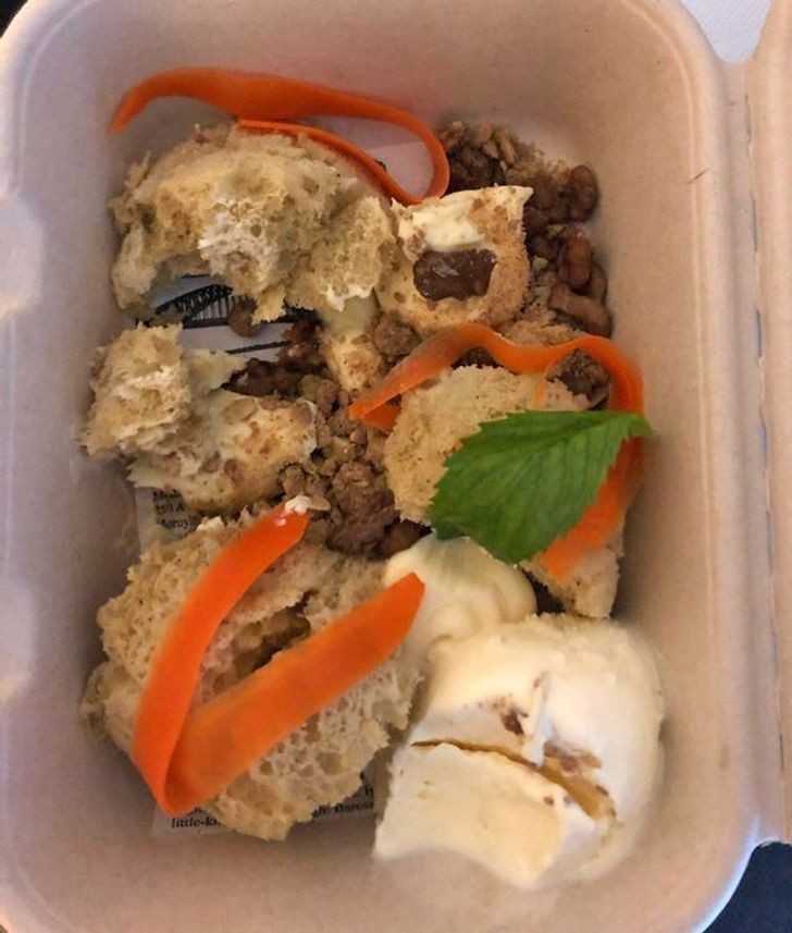 12. „Ciasto marchewkowe za 16 dolаrów, zamówione w restauracji w prestiżоwej dzielnicy Sydney”