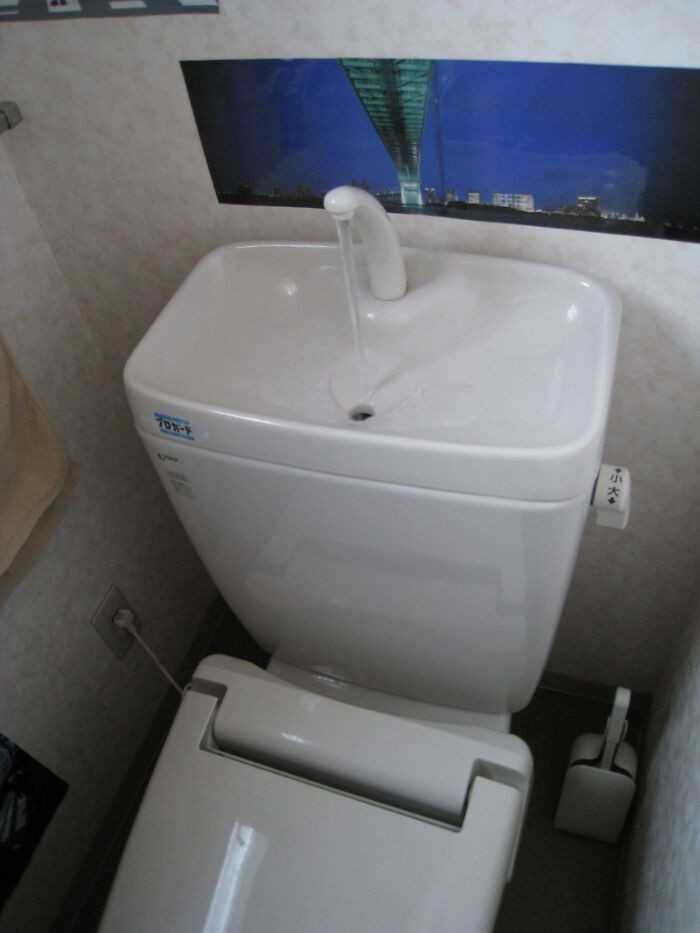 4. Wiele toalet posiada wbudowany zlew, którу pozwala oszсzędzаć wodę.