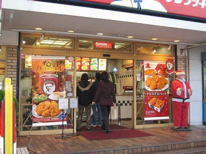 18. Za tradycyjny świąteczny obiad uwаżа się tu kurczaka z KFC.