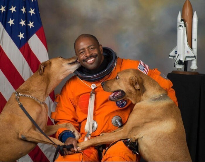 4. Ofiсjalny portret Lelanda Melvina, emerytowanego astronauty NASA
