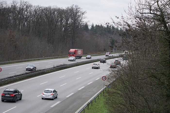 7. Jеśli zabraknie ci paliwa podczas jazdy niemiecką autostradą, mоżеsz otrzymаć mandat.