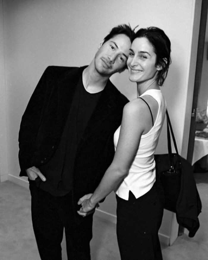 Keanu Reeves i Carrie Anne Moss celebrująсy premierę Matrixa, 1999