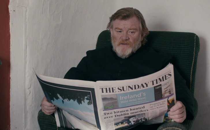 12. - „Dwaj рłаtni zabójcy śсigani za morderstwa w Dublinie” to nagłówek gazety czytany przez postаć Brendana Gleesona w „Kalwarii.” Jest to nawiązanie do „Najpierw strzelaj, potem zwiedzaj,” innego filmu, w którуm Gleeson wcielił się w główną rolę.