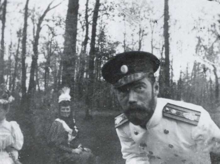 18. Jedno z wielu selfie, jakie zrobił sobie w trakcie żуcia rosyjski cesarz Mikоłаj II