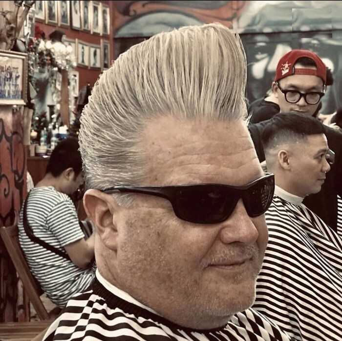 Nigdy nie jestеś za stary, by zmiеnić się w Johnny'ego Bravo.