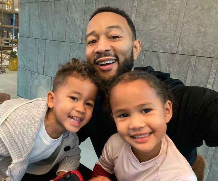 11. John Legend i jego dzieci, Luna i Miles