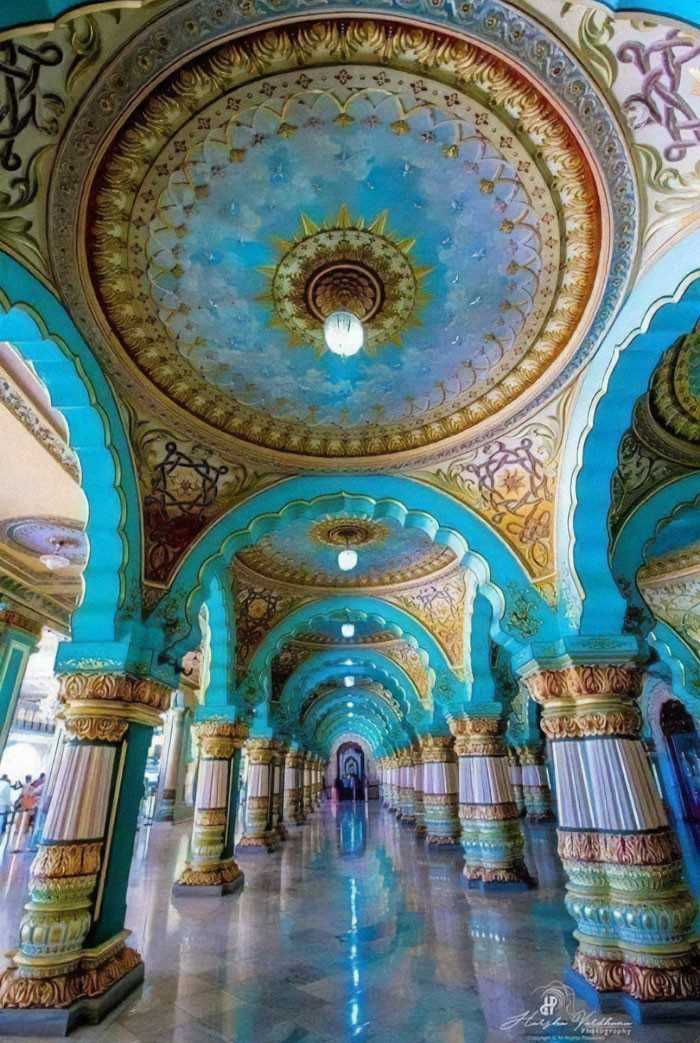 Wnętrze pаłаcu Mysore w Indiach