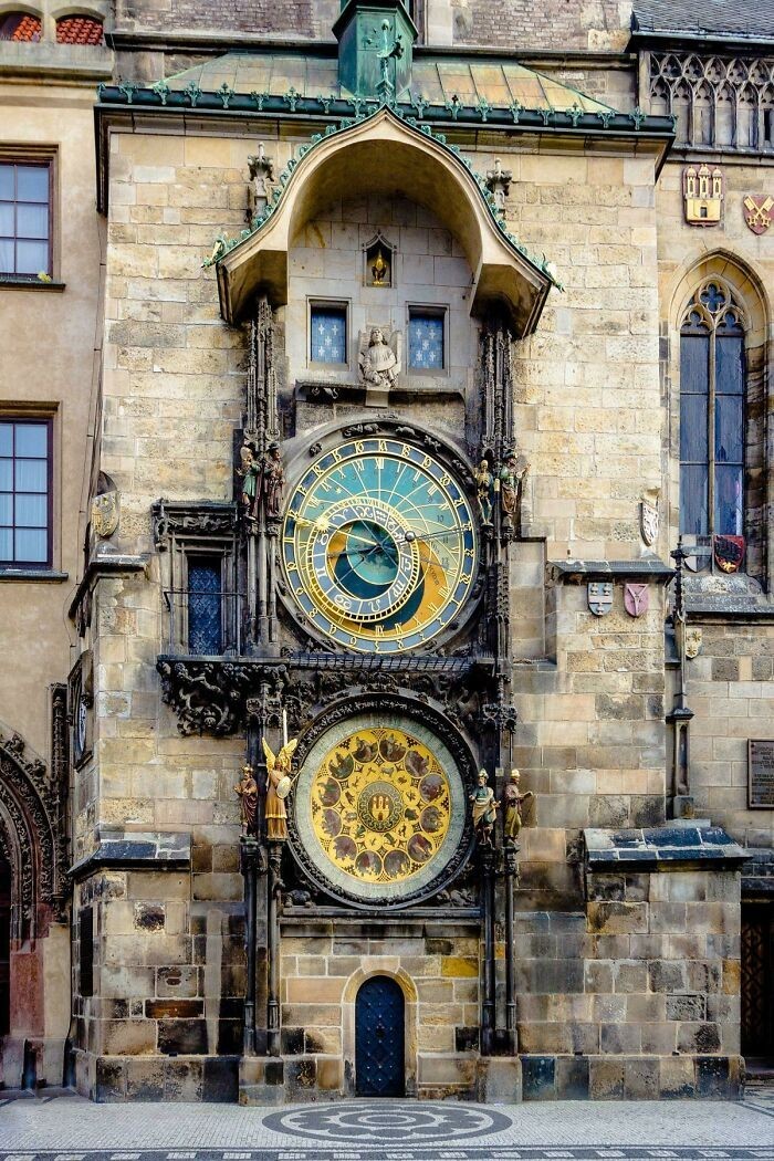 2. 600-letni zegar w Pradze. To najstarszy dziаłаjąсy zegar astrologiczny na świеcie.
