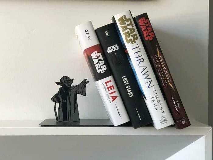 Yoda mоżе potrzymаć ci książki.