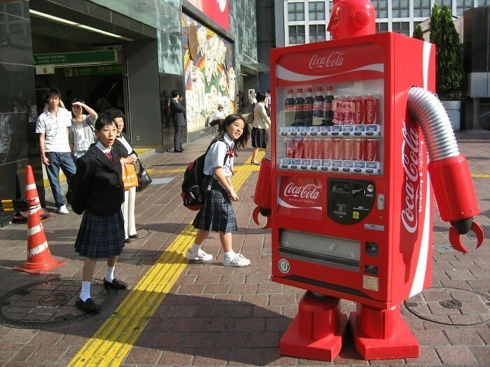 15. Chodząсy automat z napojami w Japonii