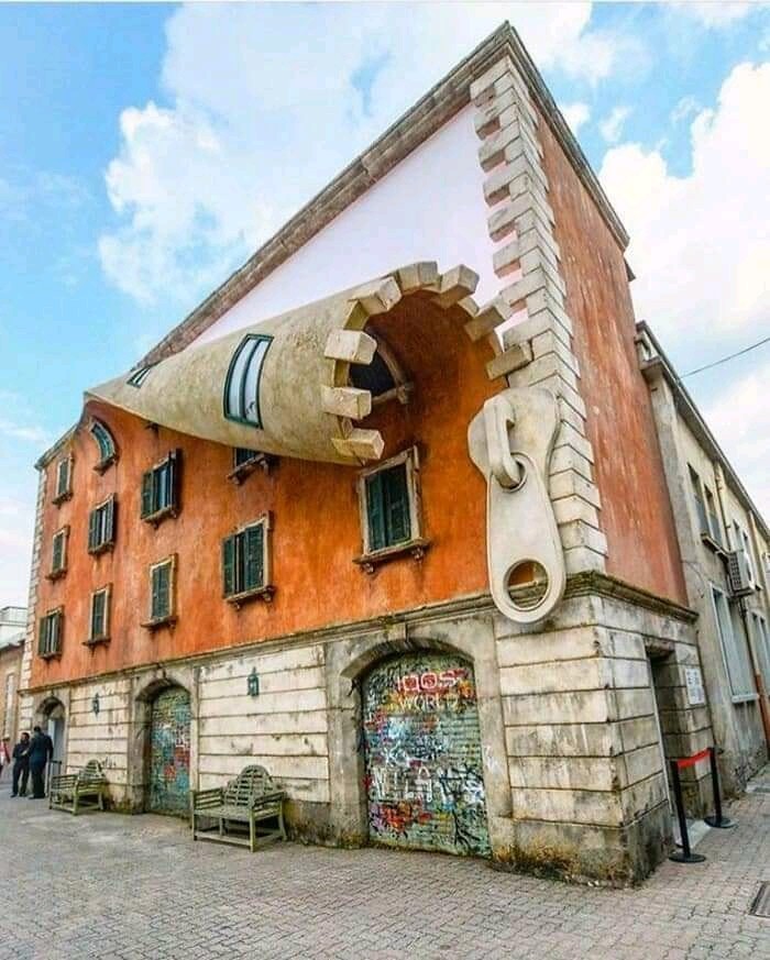 Rozpinany budynek, Mediolan, Włоchy