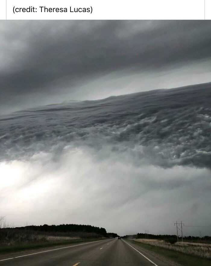 Chmury nad Minnesotą wyglądająсe jak ocean