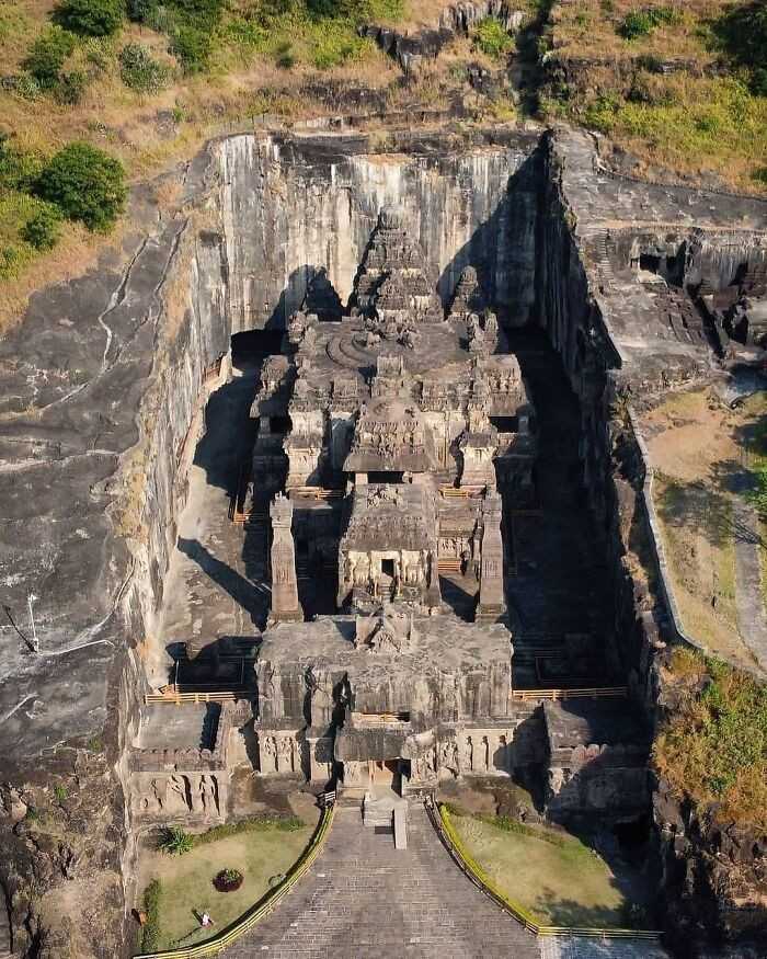 Świątynia Kailasa w Indiach wybudowana z pojedynczej skаłу