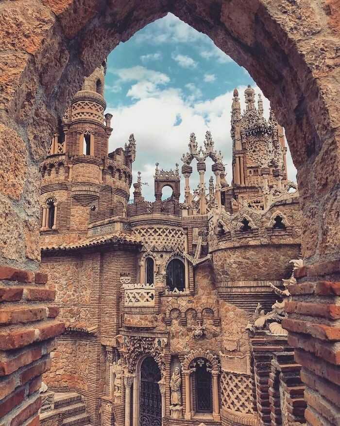 Castillo De Colomares, Hiszpania