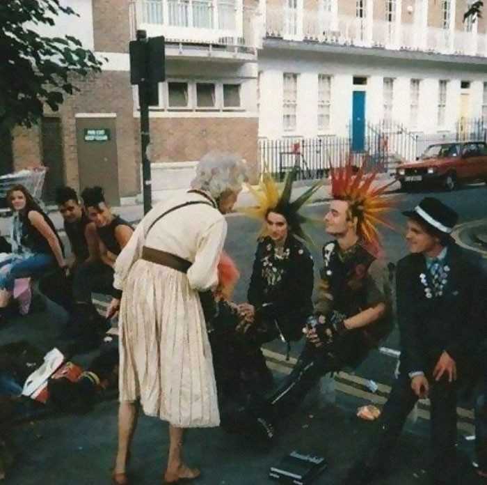 Londуńskie punki i zaskoczona babcia, 1982