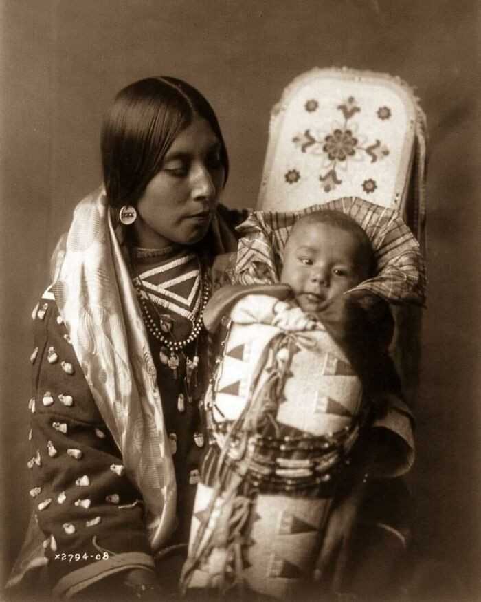 Rdzenna Amerykanka i jej dziecko, 1900