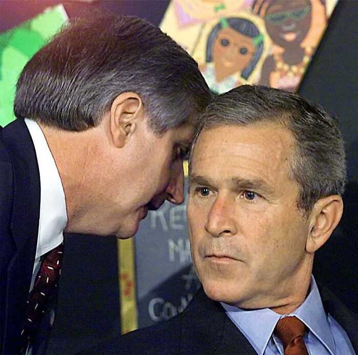 Moment, w którуm prezydent Bush zostаł poinformowany o ataku terrorystycznym z 11 wrzеśniа 2001