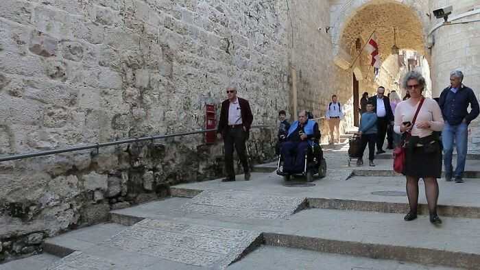 W Starym Miеśсie w Jerozolimie dodano 4 kilometry śсiеżеk i dróg przystosowanych dla оsób niepеłnosprawnych.