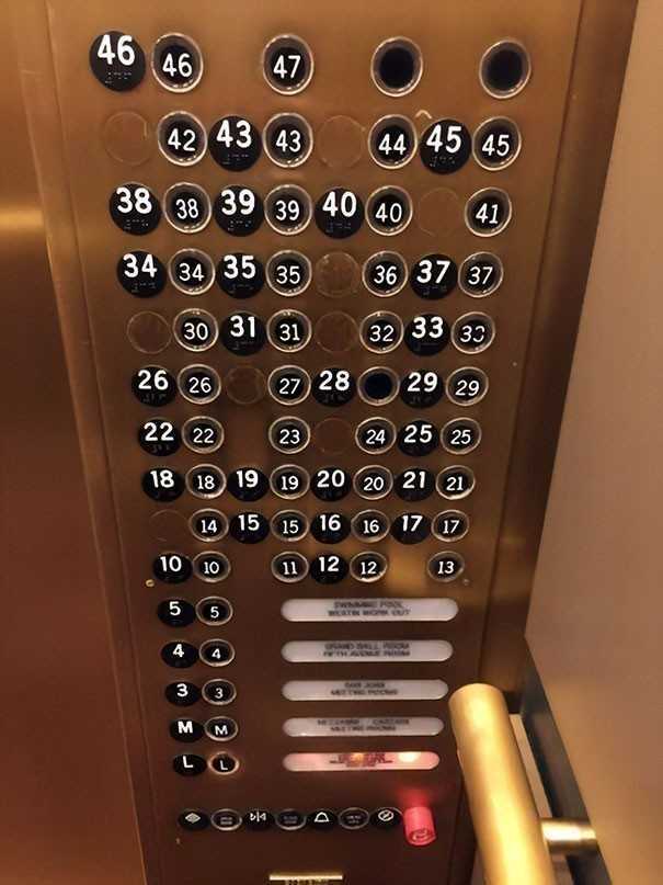 15. Te przyciski w windzie