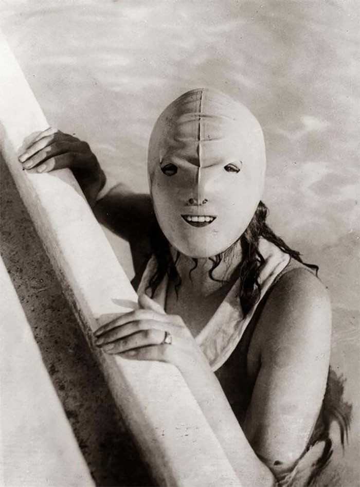 1. Maska do рłуwania mająсa chronić skórę twarzy przed słоńсem, 1920