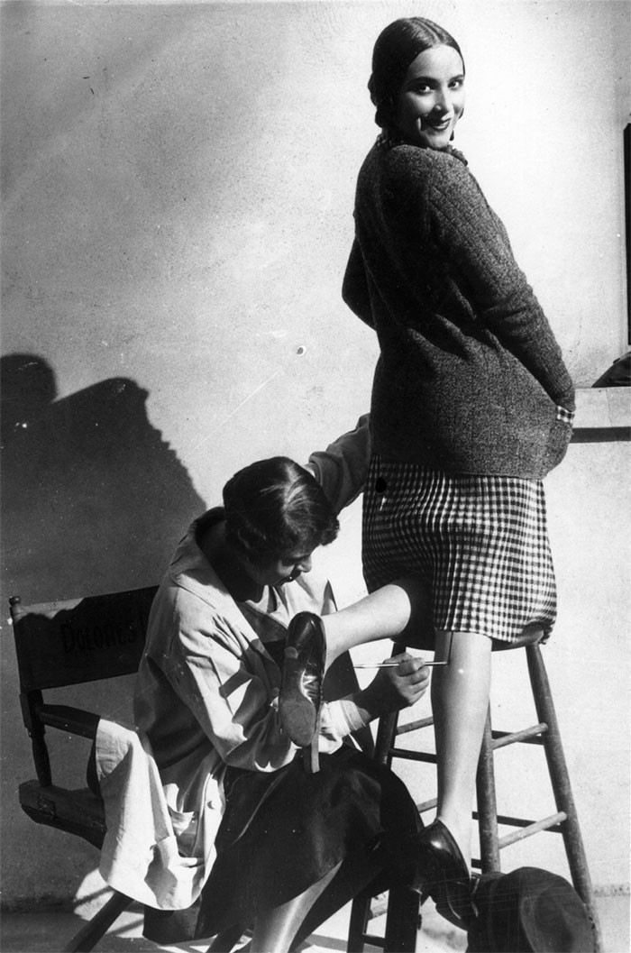 2. Malowanie szwów na nogach bуłо tаńszą alternatywą dla zakłаdania rajstop, 1926