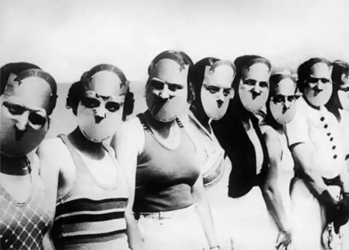 15. Uczestniczki konkursu na najpiękniejsze oczy z maskami zasłаniająсymi resztę twarzy, 1930