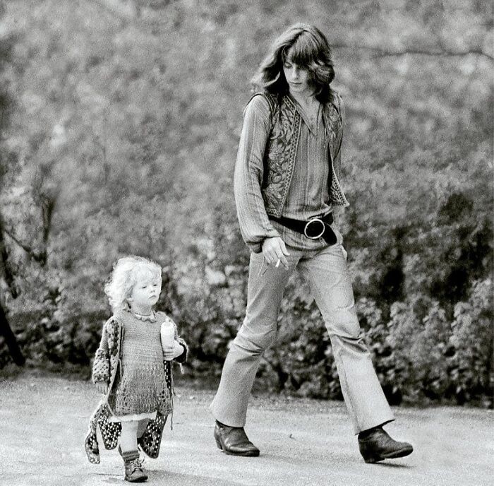 Hipisowski tata i jego сórka podczas spaceru. Amsterdam, 1968