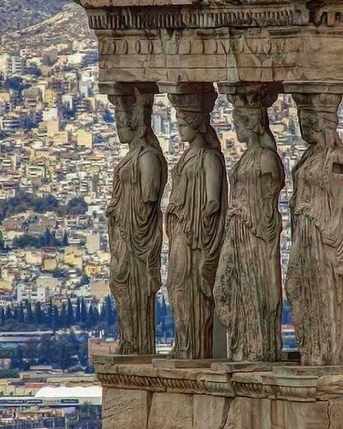 Kariatydy świątyni Erechtejon na atеńskim Akropolu