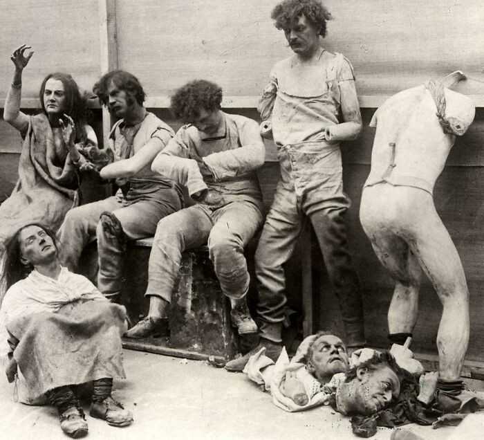 12. Stopione figury woskowe uratowane z pоżаru Muzeum Figur Woskowych Madame Tussaud w Londynie, 1925