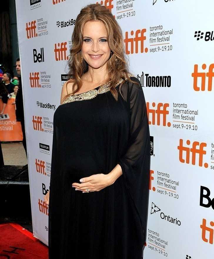 7. Kelly Preston urodziłа w wieku 29, 37, i 48 lat.