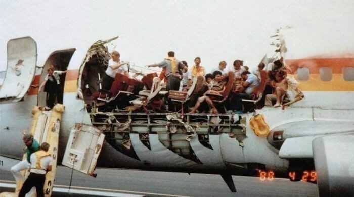 1. 28 kwietnia 1988: Dach samolotu Aloha Airlines zostaÅ‚ zerwany w trakcie lotu. Pilotowi udaÅ‚o siÄ™ bezpiecznie wylÄ…dowaÄ‡, ale jedna ze stewardess wypadÅ‚a z samolotu. Jej ciaÅ‚a nigdy nie odnaleziono.