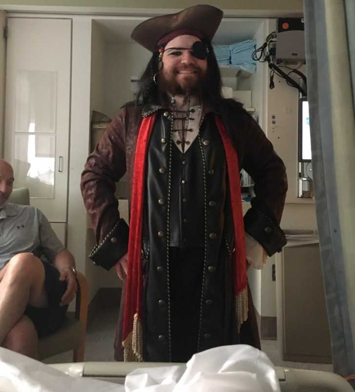 "Amputowali mi nogÄ™. MÃ³j brat pojawiÅ‚ siÄ™ w szpitalu przebrany za pirata."