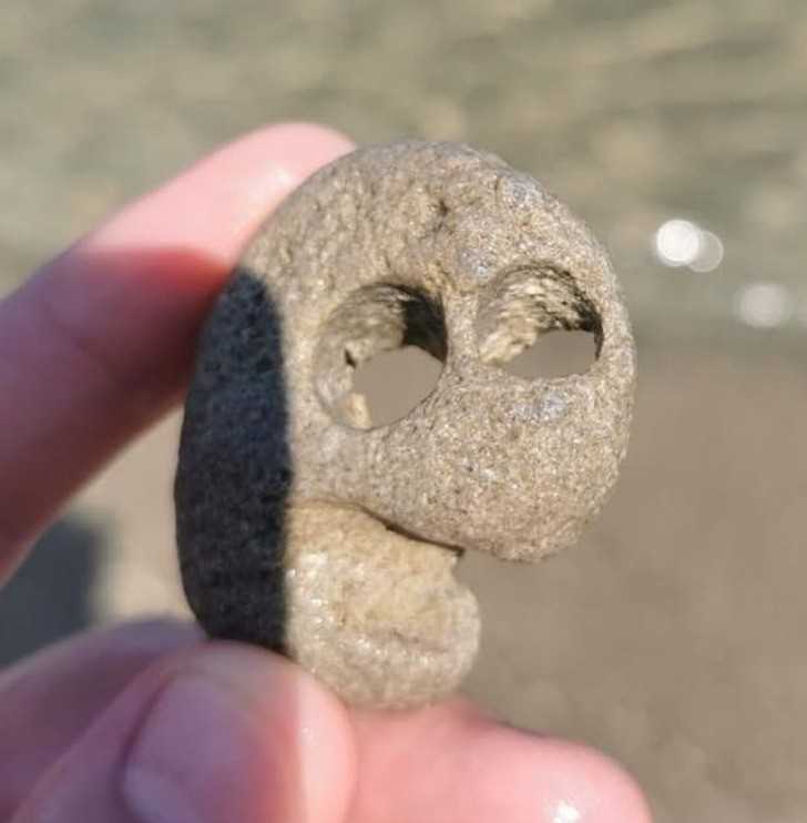 "ZnalazÅ‚em ten kamyk na plaÅ¼y."