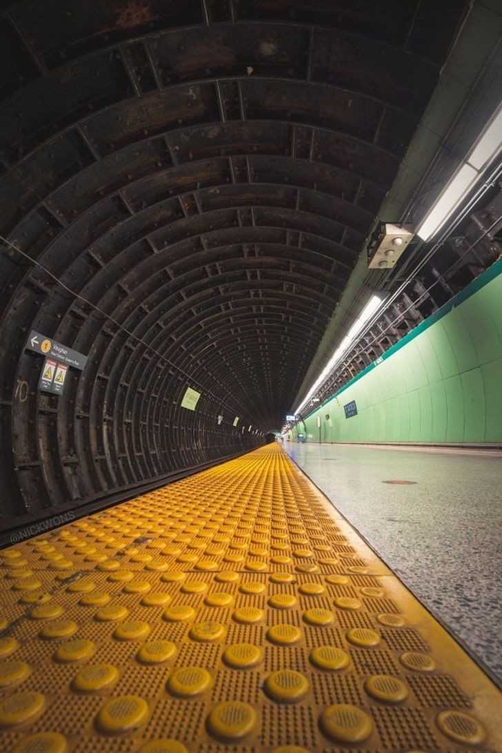 11. "ZdjÄ™cie metra w Toronto"