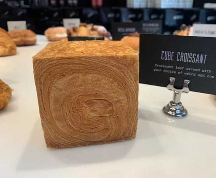 "SzeÅ›cienny croissant"