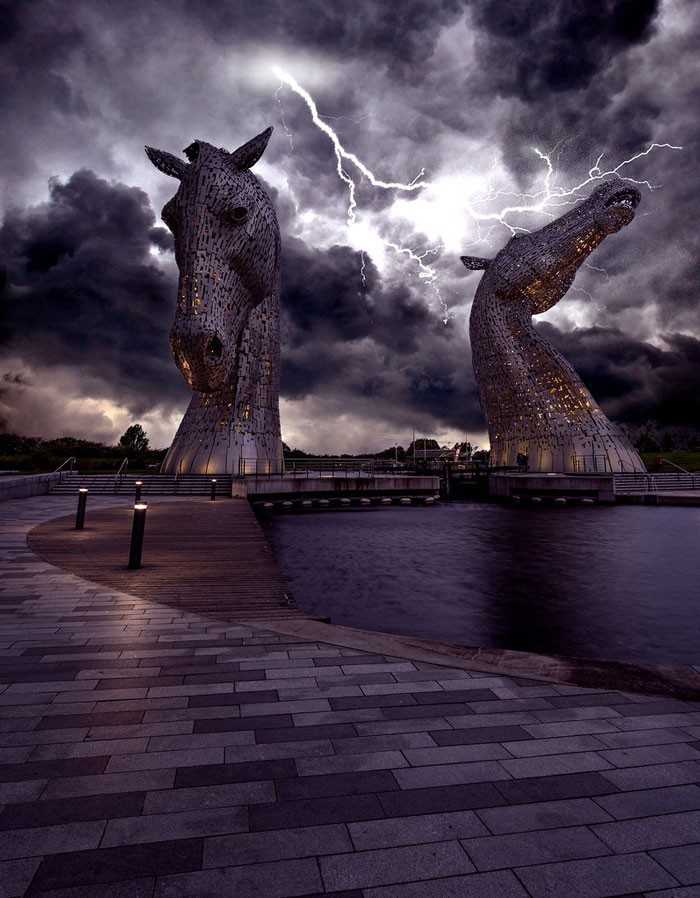 1. The Kelpies - 30-metrowe rzeÅºby koÅ„skich gÅ‚Ã³w w Szkocji