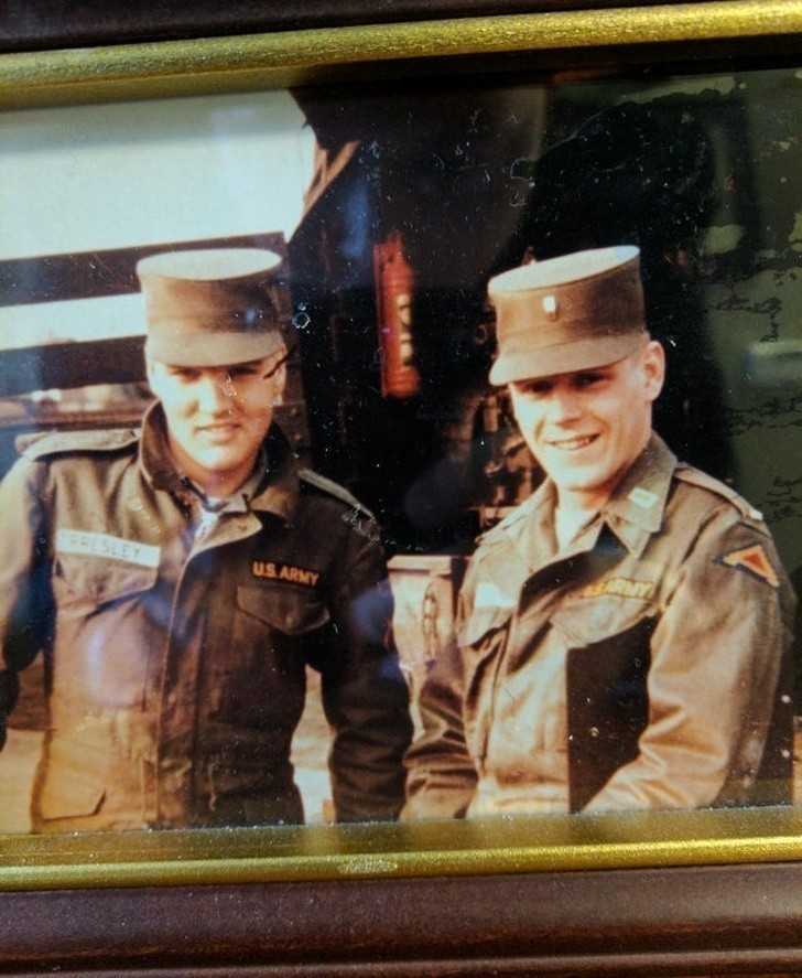6. "MÃ³j dziadek z Elvisem Presleyem w powojennych Niemczech, pÃ³Åºne lata 50."