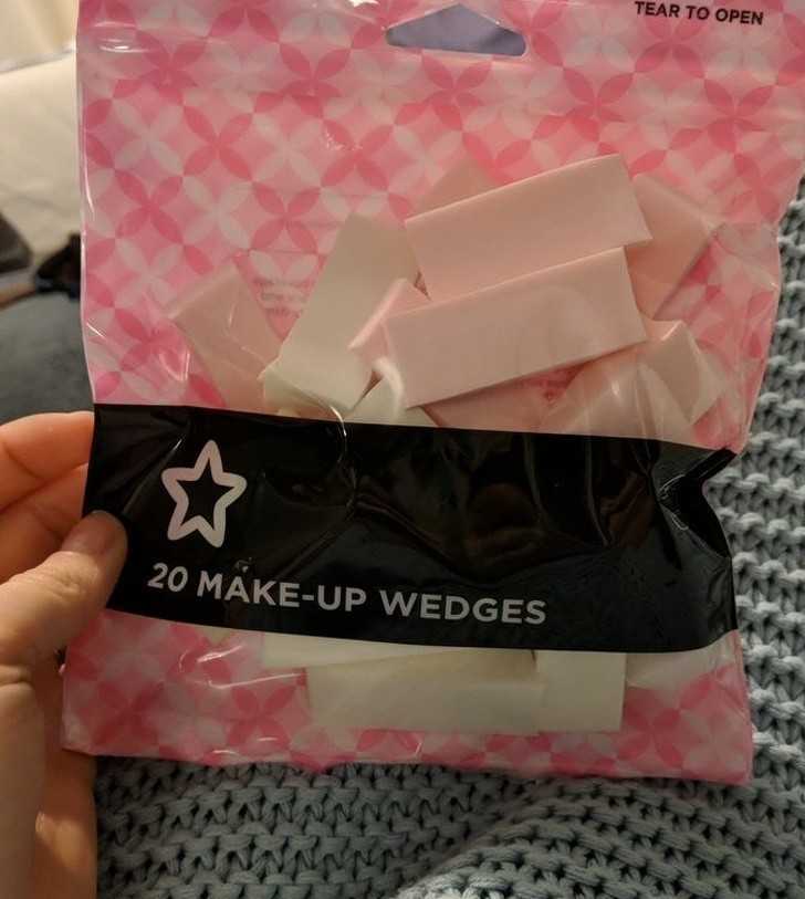 8. MÃ³j mÄ…Å¼ ugryzÅ‚ mojÄ… gÄ…bkÄ™ do makijaÅ¼u, bo myÅ›laÅ‚, Å¼e to sÅ‚odka pianka. MÃ³wiÅ‚am mu, ale mi nie wierzyÅ‚.